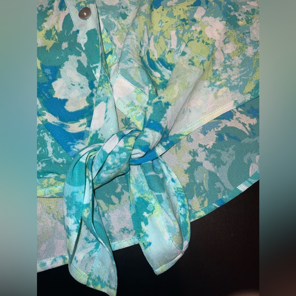 Ruby Rd Plus Size Watercolor Style Tie Front Butt… - image 4